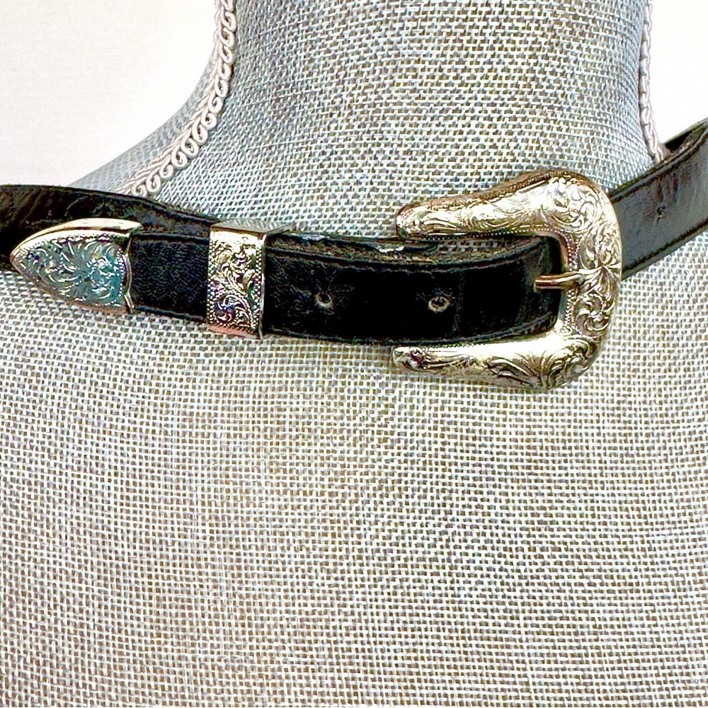 Vintage Nacona Women’s Western Black Leather Silver Conchos Buckle Size 28 Sm